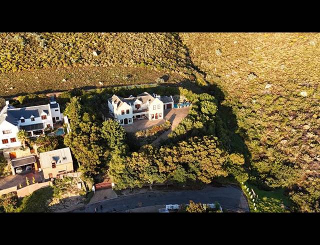 4 BEDROOM HOUSE FOR SALE IN SIMONSTOWN